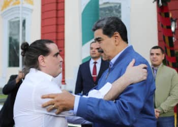 Tras ser recibido como héroe, Régimen de Venezuela incorpora a Saab en la mesa de diálogo con oposición