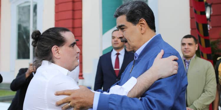 Tras ser recibido como héroe, Régimen de Venezuela incorpora a Saab en la mesa de diálogo con oposición