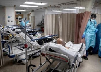 Aumento hospitalizaciones por Covid-19 enciende la alerta en EE.UU: Exigen regresar a las mascarillas