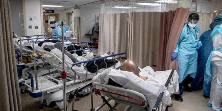 Aumento hospitalizaciones por Covid-19 enciende la alerta en EE.UU: Exigen regresar a las mascarillas