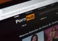 Revelador: Pornhub inserta contenido «gay y trans» para «convertir» a heterosexuales