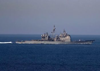 USS Carney derriba drones que atacaban buques comerciales en el Mar Rojo