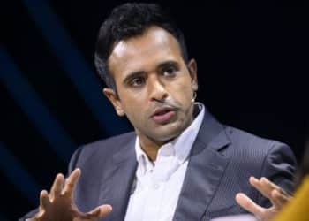 Vivek Ramaswamy amenaza con retirarse de las primarias estatales tras fallo de Colorado contra Trump