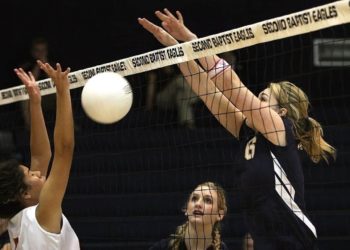Jugador trans de un equipo femenino ocasiona contusión cerebral a su rival en voleibol