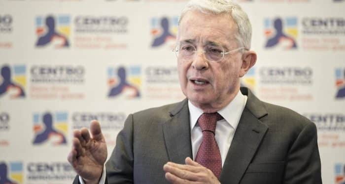 Expresidente colombiano Álvaro Uribe es investigado en Argentina por crímenes de lesa humanidad