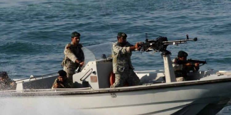 EE.UU hundió tres naves hutíes que atacaron un portacontenedores en el Mar Rojo