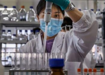Laboratorios chinos experimentan con nueva variante de Covid cien por ciento más letal