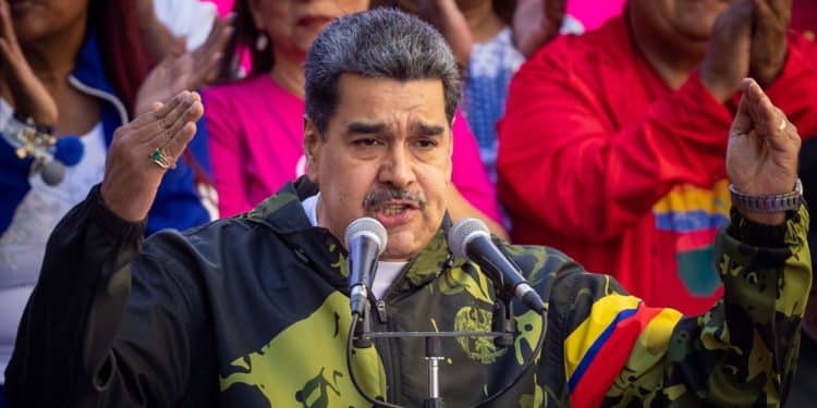 Entre la puerta giratoria y una oposición a la medida: así intenta cumplir Maduro con los acuerdos de Barbados