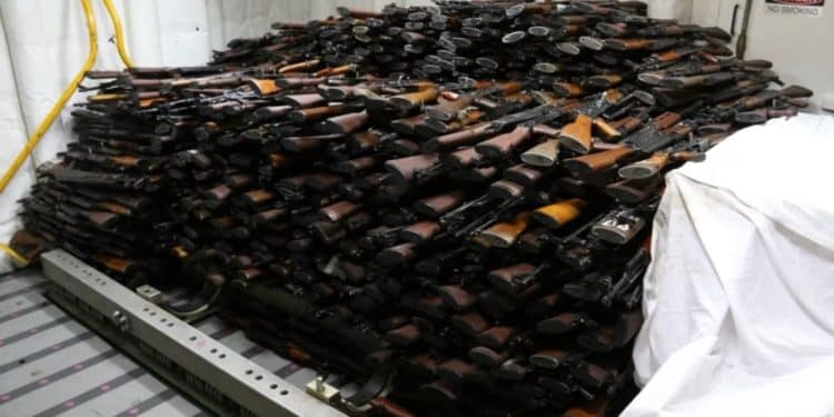 Operativo estadounidense interceptó cargamento de armamento iraní con destino a Yemen