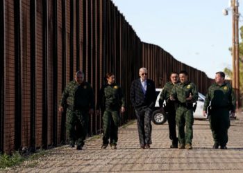 Crisis migratoria desborda la frontera y aumenta señalamientos contra Biden