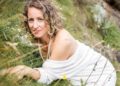 Una mujer se denomina como «ecosexual» por su «relación erótica» con un árbol