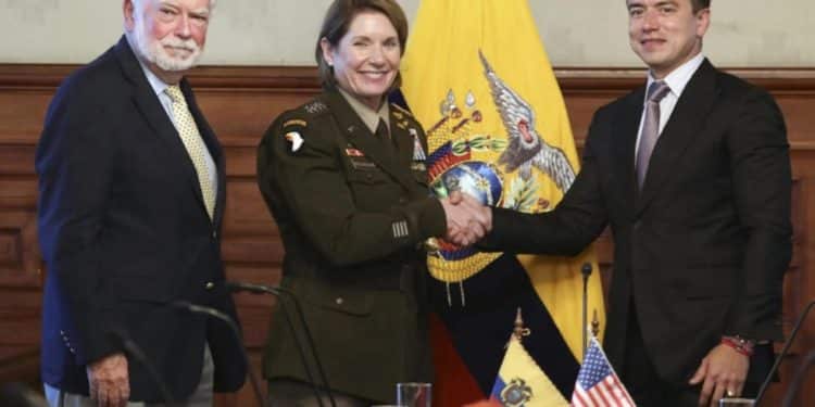 EE.UU. y Ecuador acuerdan cooperar contra el narcotráfico y ampliar mercados