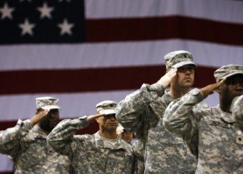 La «cultura woke» pone en riesgo al Ejército de EE.UU: cada día menos estadounidenses se enlistan