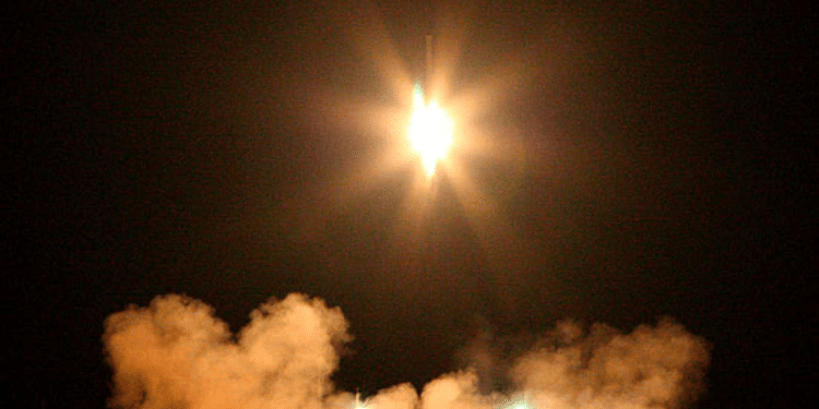 Irán lanzó un nuevo satélite y crecen las preocupaciones por el avance de su programa de misiles