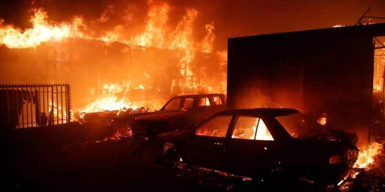 Toque de queda en Valparaíso y Viña del Mar por «incendios sin precedentes» en Chile