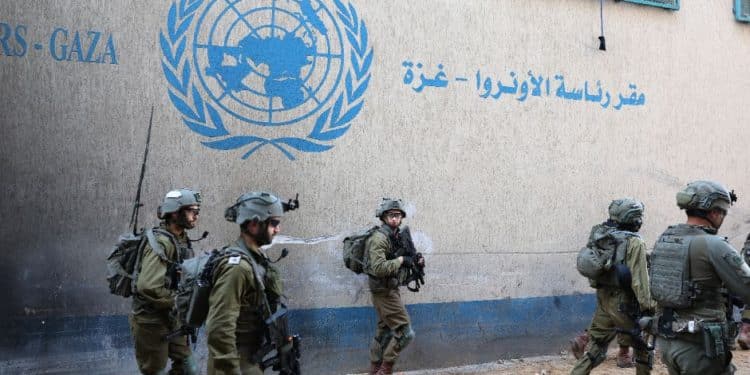 Israel descubre túneles y municiones de Hamás bajo sede de la ONU en Gaza