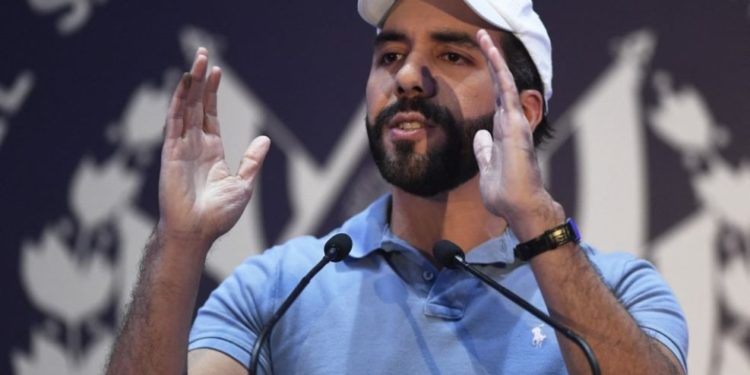 “No vamos a ser sus lacayos”, se defiende Bukele a ataques de «El País»