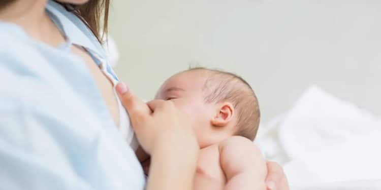 Mundo al revés: Estudio asegura que leche de «mujeres» trans es igual a la de madres biológicas