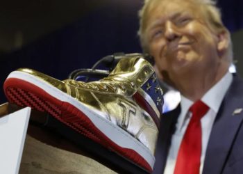 Trump lanza una línea de tenis, un día después de recibir multa millonaria