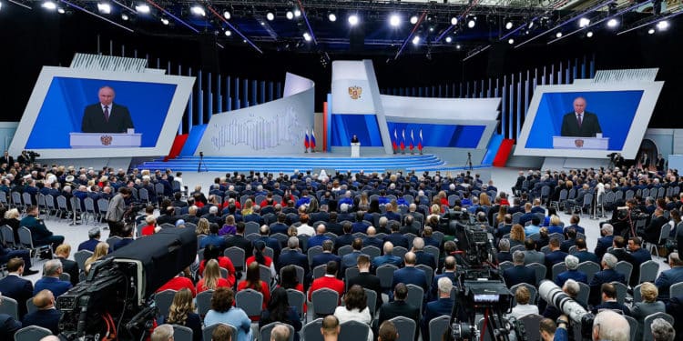 Vladimir Putin amenazó a Occidente con usar armas nucleares si la OTAN envía tropas a Ucrania
