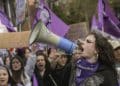 Revisionismo histórico color violeta