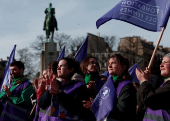 Francia se convierte en el primer país en proteger el aborto en su Constitución
