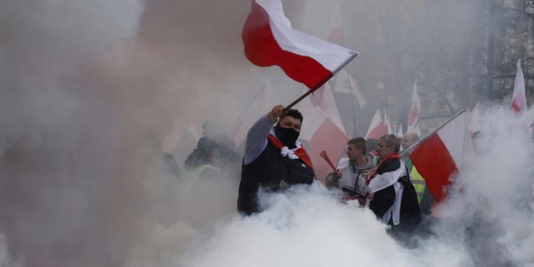 Varsovia: agricultores protestan en contra de las nuevas normativas climáticas de la UE