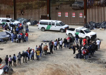 Biden prepara decreto que suspenderá asilo si llegada de migrantes a frontera rebasa cierta cifra