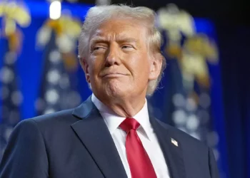 Trump anunció su intención de imponer un arancel del 25% a todos los productos provenientes de México y Canadá