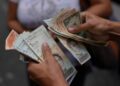 Venezuela sufre devaluación sin freno: 50 bolívares por dólar según la tasa oficial del BCV
