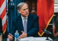 Greg Abbott asegura que los cruces ilegales en Texas han caído un 87%
