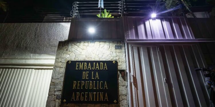 Régimen de Maduro secuestra a empleado de la embajada argentina