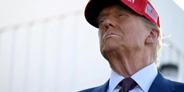 Trump promete indultar a a los implicados en los disturbios del Capitolio en su primer día en el cargo