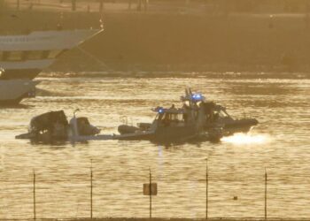 Qué se sabe del accidente entre un helicóptero militar y un avión en el aeropuerto de Washington D.C