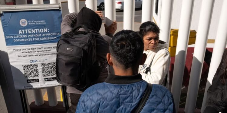 VOA: Trump pone fin al “parole” para venezolanos, cubanos, nicaragüenses y haitianos: ¿qué sucederá con los beneficiarios?