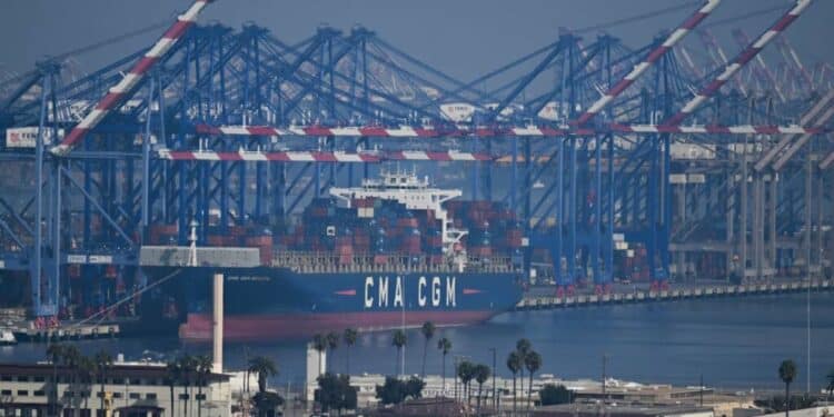 Entran en vigor aranceles estadounidenses sobre productos chinos