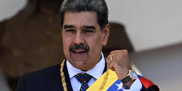 Latinoamericanos respaldan aplicación de fuerza militar de EE.UU contra Maduro, según encuestas