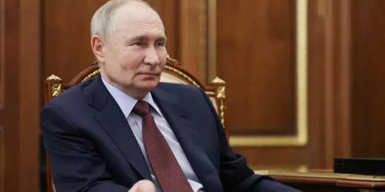 El Kremlin espera a que EE.UU le informe de las negociaciones con Ucrania para responder a la tregua