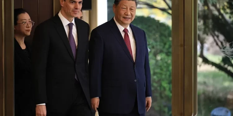 Sánchez dice que su visita a China «no va contra nadie» y Pekín le pide que «protejan juntos la globalización»