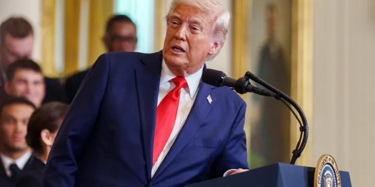 Trump dice que tribunales están «fuera de control» por impedir acabar ‘parole humanitario’