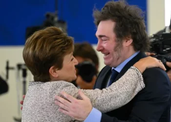 Por qué Milei debió pedir ayuda al FMI tras haberlo criticado duramente en el pasado