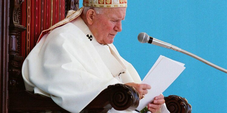 20 años sin Juan Pablo II: El papa que marcó una era