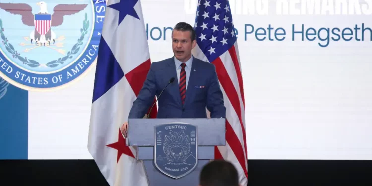 Estados Unidos y Panamá firman acuerdo para garantizar el paso prioritario de buques de guerra por el Canal