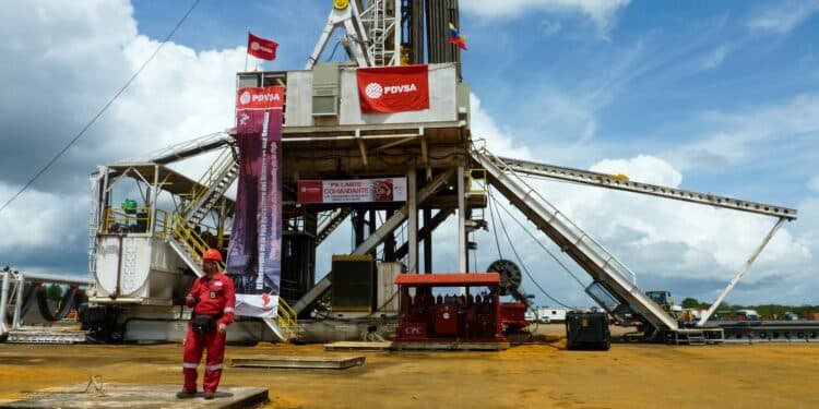 Reuters: Los compradores de petróleo venezolano autorizados por EE.UU. completan las transacciones al expirar las licencias
