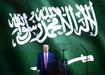 Trump y Arabia Saudí cierran un acuerdo histórico de 600.000 millones de dólares en defensa, minerales y energía