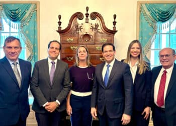 Marco Rubio se reúne con colaboradores de María Corina Machado rescatados en Caracas y condena nuevas detenciones de opositores