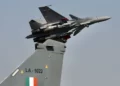 India bombardea supuestas bases terroristas en Pakistán y se registra un intercambio de disparos en la frontera