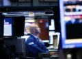 Wall Street cae después de que Trump amenace con aranceles a la Unión Europea y a Apple
