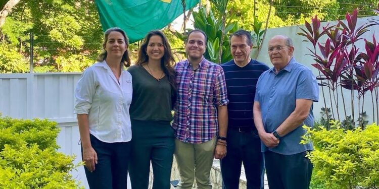 Comando Con Venezuela confirma rescate de opositores asilados en embajada argentina en Caracas