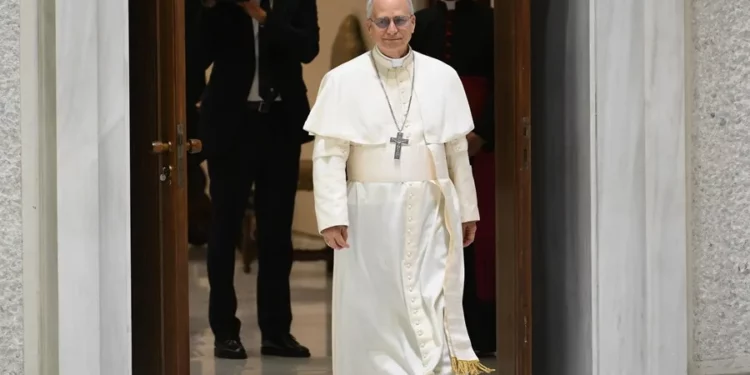 El papa León XIV pide a los periodistas: Desarmemos las palabras y ayudaremos a desarmar la Tierra